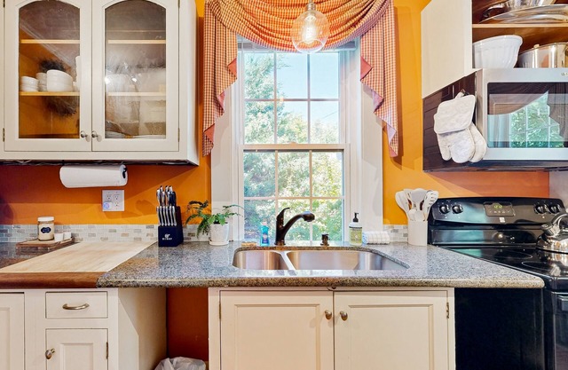 Cozy Apartment with Scenic Deck and Well-Equipped Kitchen