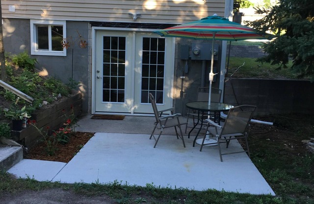 Cozy Apt on the Leelanau Bike Trail, Quiet Getaway with Kitchen