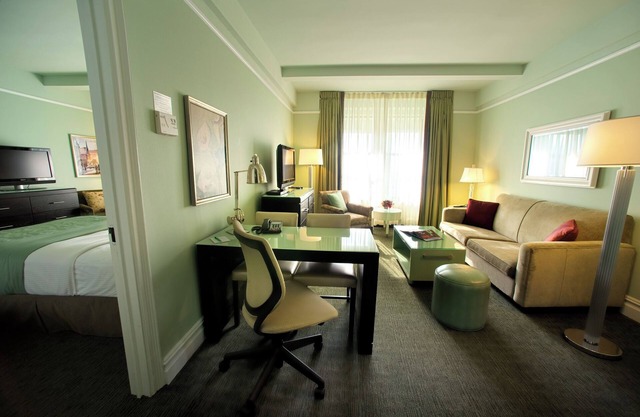 Cozy Apt-styled Room w/Kitchenette Near Central Park – Just 800m Away