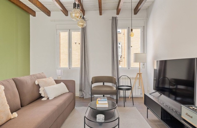 Cozy Argüelles 1BR, near Plaza España, by Blueground