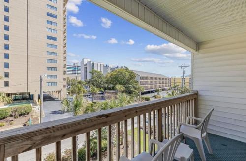 Cozy Beach Condo Pool Sm Dogs ok FREE Tickets D31