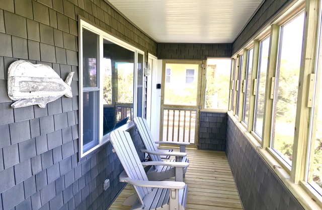 Cozy Beach Cottage! Pet Friendly! Booking now for 2025 and 2026!