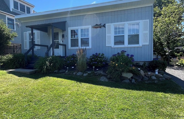 Cozy Beach cottage walkable to Good Harbor and Long Beach