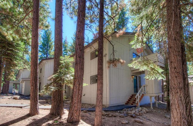 Cozy Bear Lodge by Lake Tahoe Accommodations