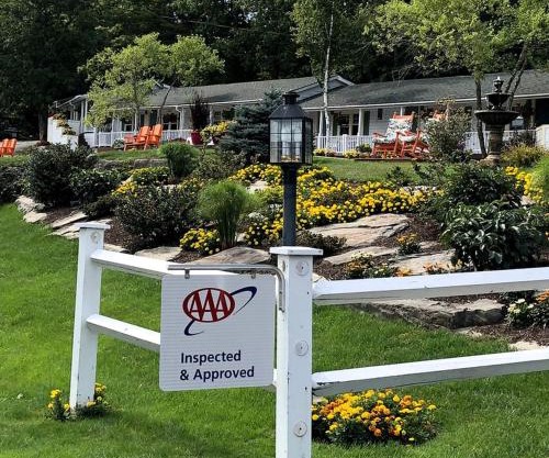 Cozy Bed and Breakfast with Beautiful Bay Views near Rockland, Maine