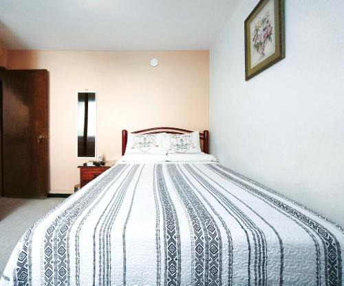 Cozy bedroom at 5 min Mexico City Airport T1 & T2