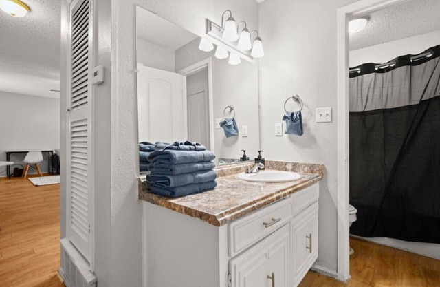 Cozy Brentwood Studio! |15 Min to 6th, DTX + More!