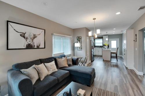 Cozy Bungalow Central Location Near Downtown