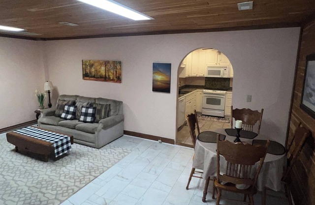 Cozy Bungalow on family property