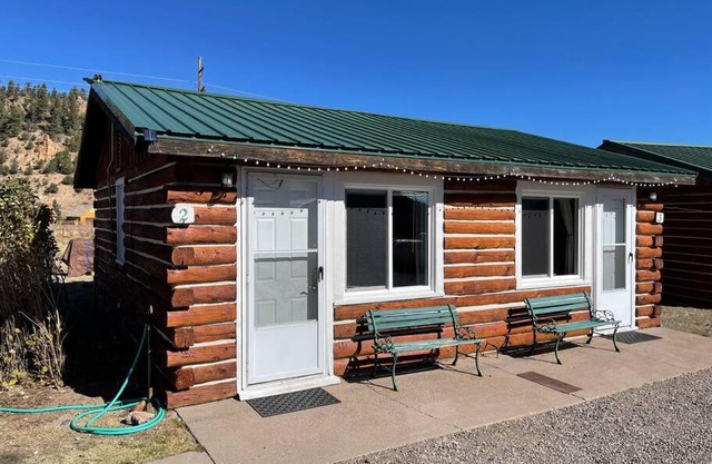 Cozy cabin #2 at Aspen Ridge Cabins