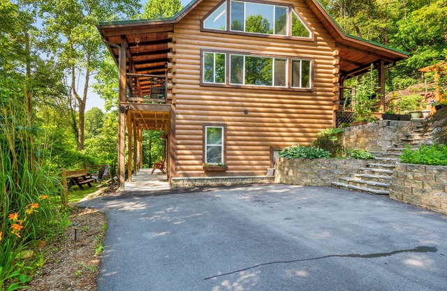 Cozy Cabin Apartment - 12 minutes from downtown Asheville