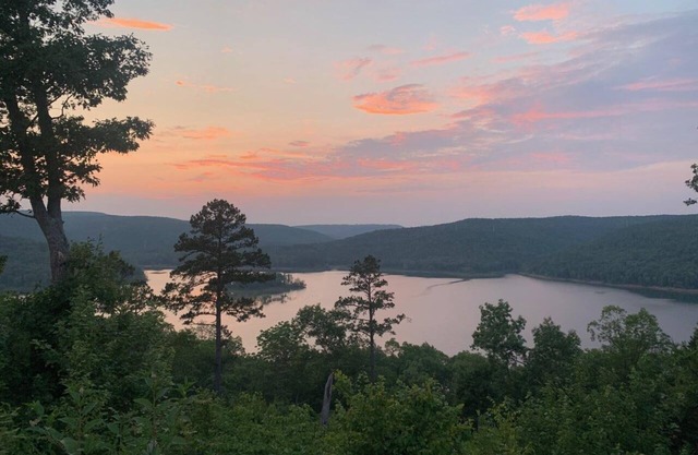 Cozy cabin atop 80 private acres w/panoramic view of Greers Ferry Lake & Ozarks