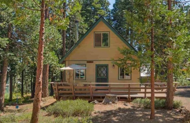 Cozy Cabin: border of Tahoe City and Carnelian Bay