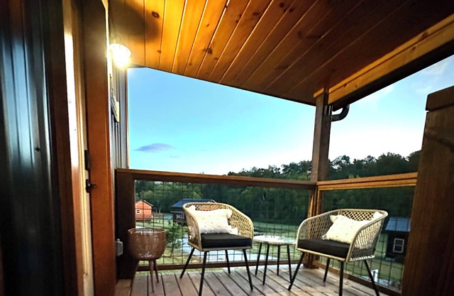 🔥Cozy cabin in beautiful Sevierville/King Bed, Starlink, Hot Tub, & Firepit🔥