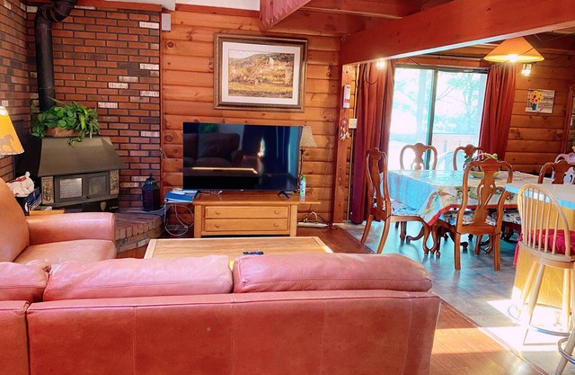 Cozy Cabin in Poconos - minutes to ski/waterparks!