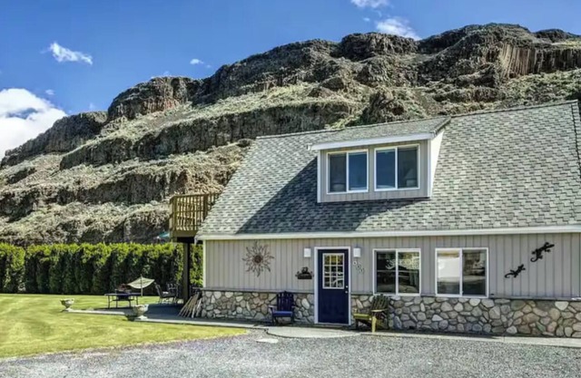 Cozy Cabin in Sunland Estates - 6 min to Gorge Amphitheater!
