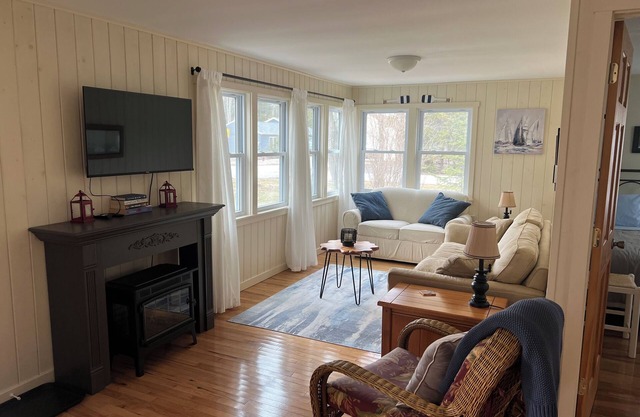 Cozy Cabin located minutes from Whitefish Dunes Park