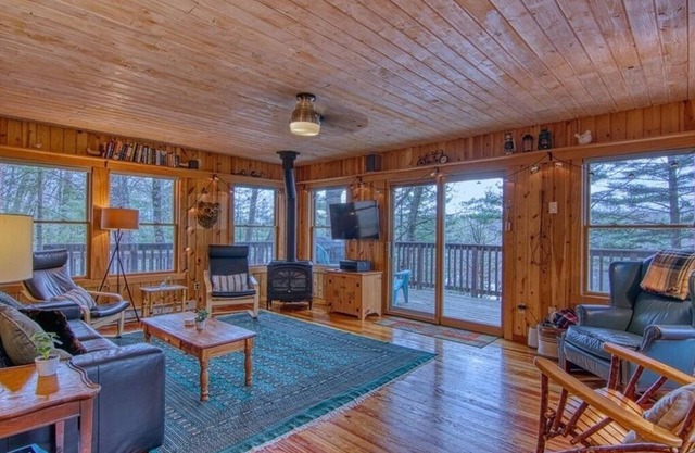 Cozy Cabin on Reed Lake Near Chippewa Flowage. Only 15 Minutes to Hayward.