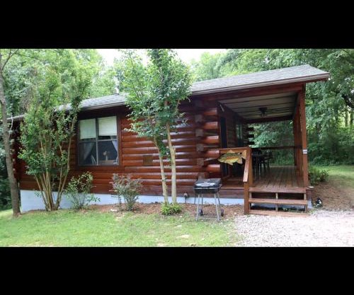 Cozy Cabin Retreat Close to Rivers and Lakes in Eureka Springs, Arkansas