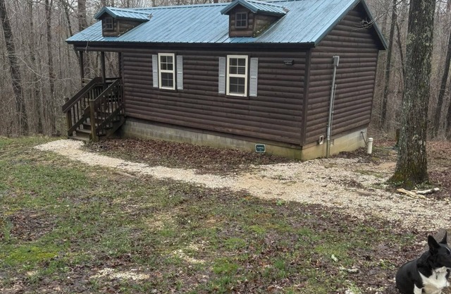 Cozy Cabin Retreat w/Hot Tub & Disc Golf — Minutes from Mammoth Cave
