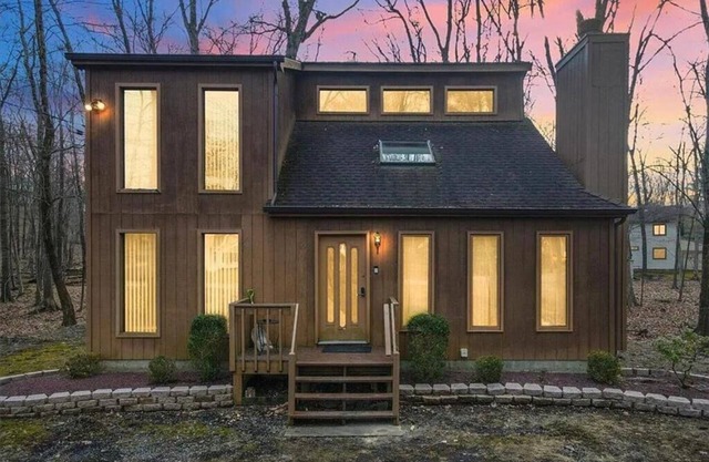 Cozy Cabin @ The Poconos! Close to Ski Mountains