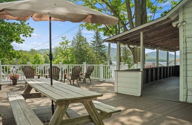 Cozy Cabin with 40ft Covered Dock on Lake George