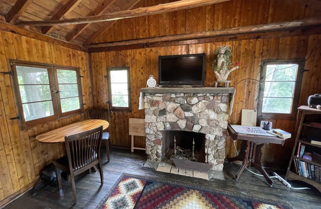 Cozy Cabin with Hot Tub!