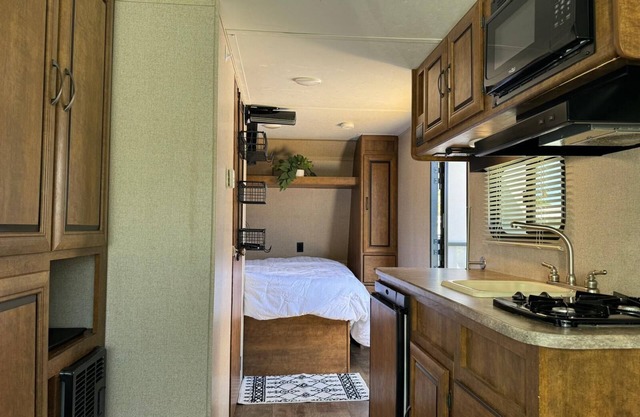 Cozy campground in peaceful Jensen Beach with AC, WiFi, fitness room