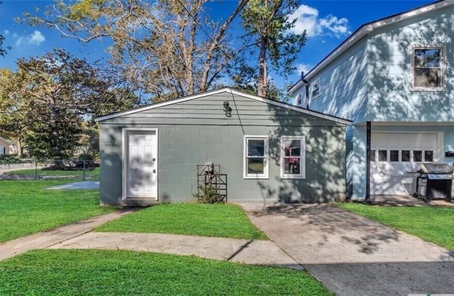 Cozy Carriage House