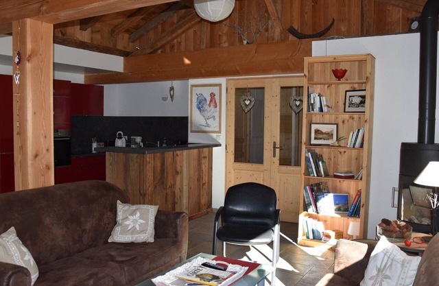 Cozy chalet for 10, near slopes, Pralognan-la-Vanoise