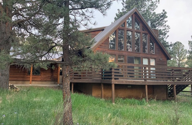 Cozy Chalet-Great Location and reasonable rates!