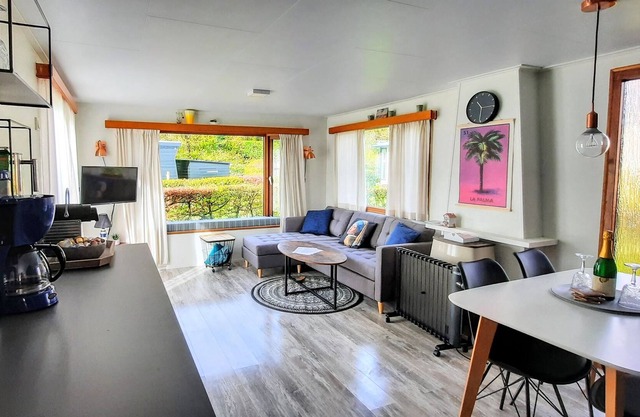 Cozy chalet in a holiday park for children and water sports enthusiasts with a lake view