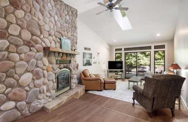 Cozy Chalet - Shanty Creek, Golf, Pools in Bellaire