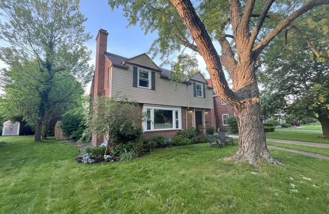 Cozy charmer walking distance to ND! Plenty of driveway and street parking.