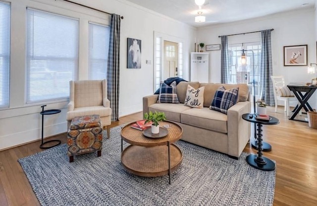 Cozy & Charming SA Getaway- close to Downtown!