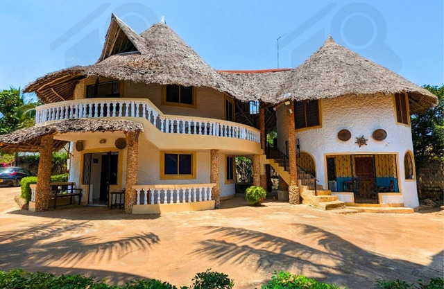 cozy charming Studio 20 minutes from Diani Beach with WiFi, Fan & Shared Pool