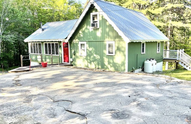 Cozy Christmas Chalet - Fire Pit, Grill, Close to North Conway