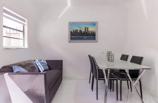 Cozy, clean studio near Dolphin mall and Mia airport