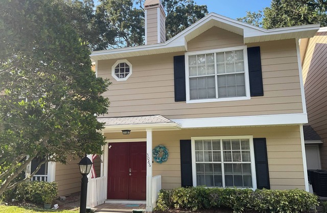 Cozy Coastal Cottage with Pool and Tennis Courts - Sleeps 8