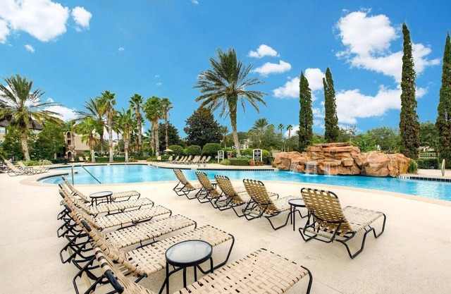 Cozy Condo; Close to Beaches, Town Center & Mayo