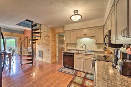 Cozy Condo Walk to Resort, 9 Mi to Sugar Mountain