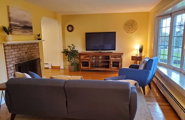 Cozy, convenient Danvers home - close to Salem, MA, Beverly, MA and Boston!