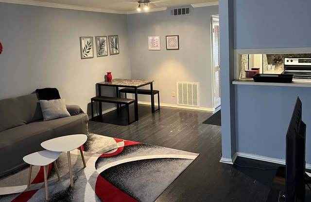 Cozy, convenient, perfect for long-term and working travelers
