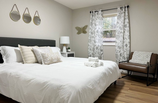Cozy Corner/2BR/1BA EVV Apartment
