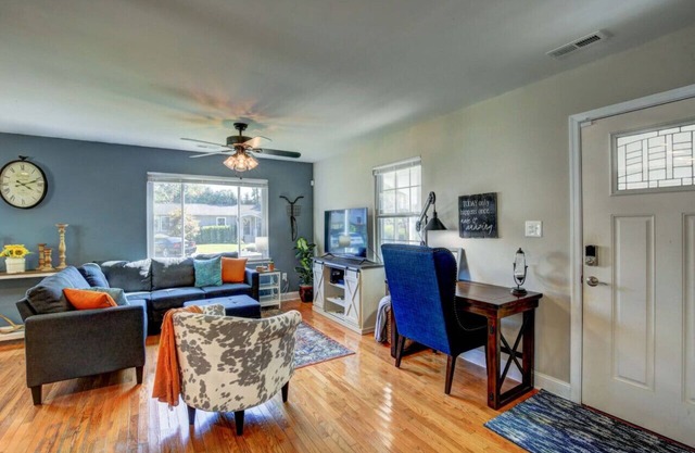 Cozy Cottage 3 beds 2 baths W/Outdoor grill!