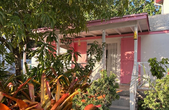 Cozy Cottage Located in the Heart of Governor's Harbor