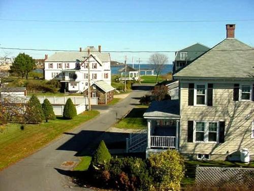 Cozy Cottage by the Sea - Y672 Brought to you by GetAway Vacations