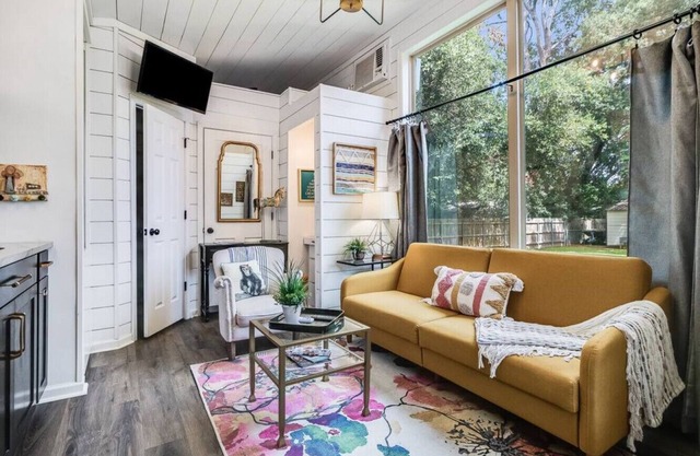 Cozy Cottage · Cozy tiny house living w/beautiful courtyard