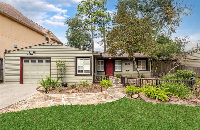Cozy Cottage in Oak Forest