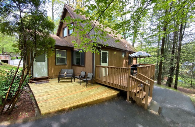 Cozy Cottage In The Woods (WLE Community)